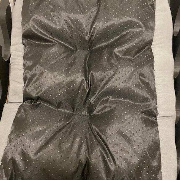 Modern Threads! Pet Bed COZY CUDDLER (22 in x 16 in x 5 in) - Picture 6 of 8